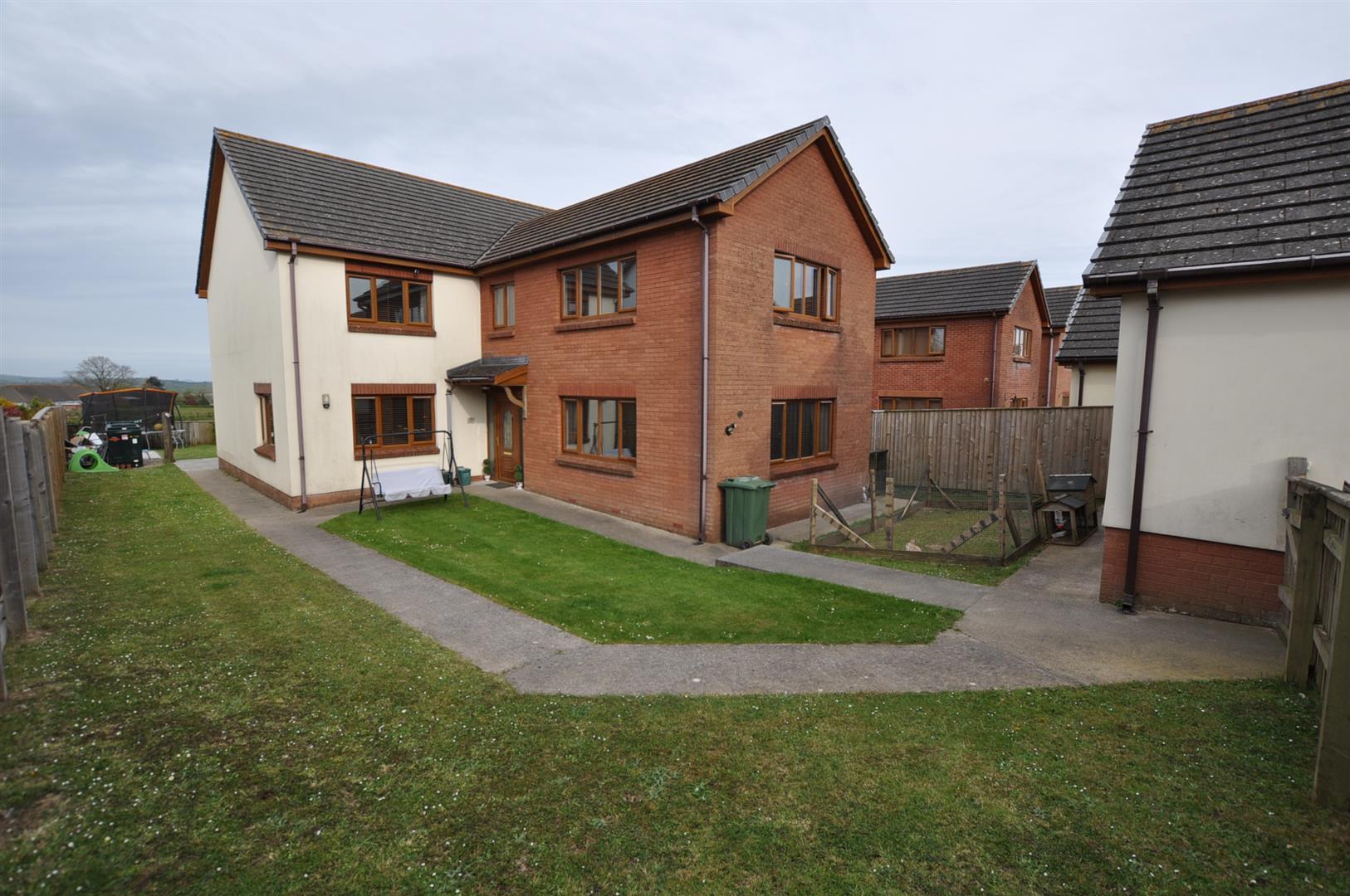 Clos Nathaniel, St. Clears, Carmarthen Terry Thomas & Co Estate